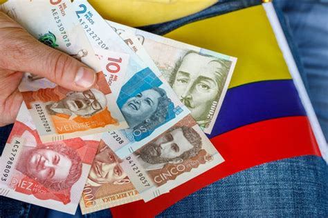 100 dollars to colombian pesos|More.